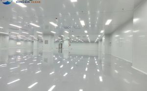 万级无尘车间装修该怎么保障洁净度？【东鑫净化】